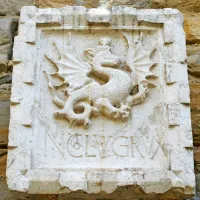 Grb družine Gravisi v lapidariju Pokrajinskega muzeja Koper