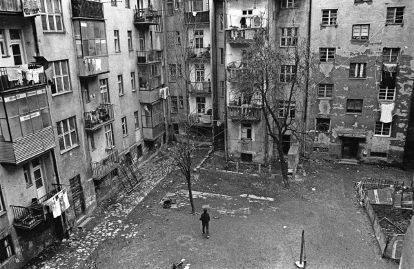V Art kinu Odeon bodo nocoj predvajali film Sarajevo Safari.