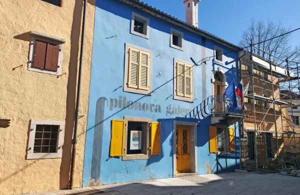 V Pilonovi galeriji so v jubilejno leto vstopili v znamenju gradbenih 
posegov in  vsebinske ter  programske osvežitve.