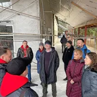 Center za invalidne otroke in mladino si je nedavno ogledal 
slovenski veleposlanik v Ukrajini Tomaž Mencin (v sredini). Mira 
Milavec je skrajno desno.  