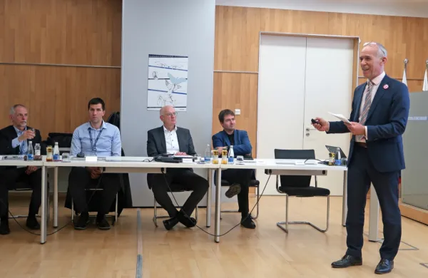 Projekt Digitalni skok so predstavili Tone Stanovnik, Žiga Kogej, 
Bogo Miklavčič, Miha Kern in Hubert Golle (od desne).