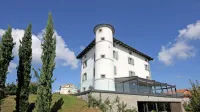 Vila Gredič, butični hotel in priljubljeno prizorišče za poroke, ima novega lastnika. Ponudbo naj bi 
razširili. 