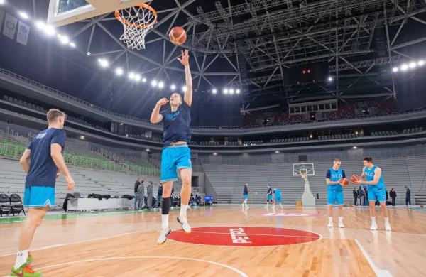Slovenska reprezentanca je v sklepnem delu kvalifikacija za 
svetovno prvenstvo močno pomlajena.