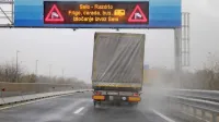 Zaradi močne burje na severnem Primorskem so v nedeljo in v ponedeljek uvedli nekatere omejitve 
prometa na hitri cesti H4   ter  po regionalnih cestah.