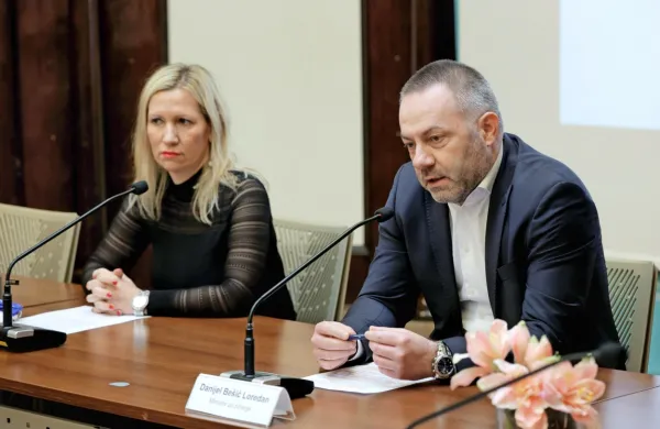 Minister Danijel Bešič Loredan pravi, da želijo s pomočjo klicnega 
centra na ministrstvu ugotoviti, na kateri točki zdravstveni sistem 
ne funkcionira.
