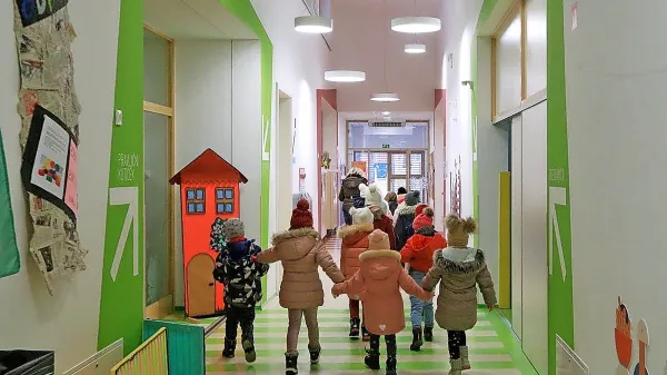 Višji zneski otroškega dodatka, državne štipendije in dodatkov k državni štipendiji bodo samodejno izplačani v aprilu, zato ni treba oddajati 
nove vloge. 