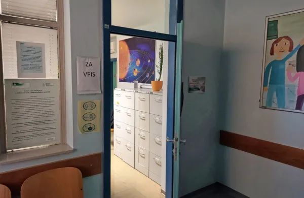 V Ajdovščini ambulante za ljudi brez osebnega zdravnika še ne 
bodo odprli, paciente bodo oskrbeli v obstoječih ambulantah.