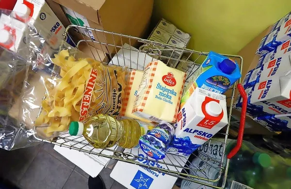 Hrana je bila v Sloveniji februarja letos v primerjavi s februarjem 
lani dražja za 18,3 odstotka.