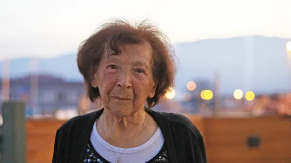 Kaj je najpomembnejše v življenju, gospa Antonija? “Kako znaš, ko 
si še aktiven, poskrbeti za svoje otroke, in kakšen odnos imaš do 
njih tudi kasneje, ko si že ustvarijo svojo družino. Zdi se mi, da se 
mi zdaj vse to vrača. Kljub starosti imam zelo lepo življenje, ker 
radi prihajajo, radi me imajo.”