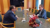 Župana Tadej Beočanin in Samo Turel sta se včeraj prvič uradno srečala na mestni občini. Odprla sta 
vprašanja sodelovanja glede univerze, EPK in kmetijstva v Vipavski dolini. 