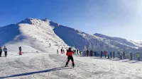 Z vrhov se ponujajo čudoviti razgledi.