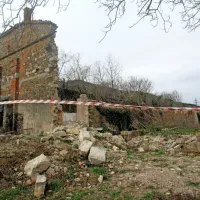 Dotrajano pročelje starega hleva v Kubedu se je porušilo že konec 
januarja.  