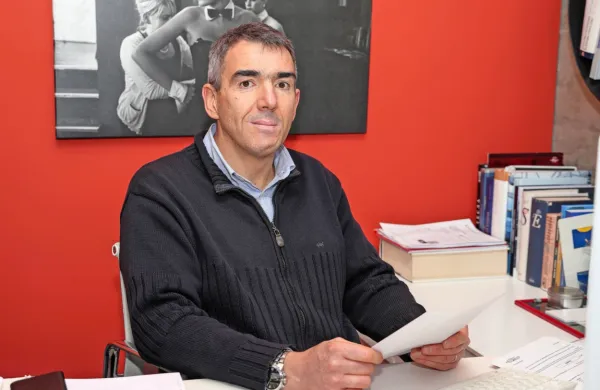 Čedomir Bojanić predseduje sekciji pristaniških špediterjev že 
enajsto leto. Je tudi direktor in ustanovitelj podjetja Fining z 
devetimi zaposlenimi, ukvarjajo se  s carinskim posredovanjem in 
pristaniško logistiko. 