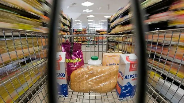 Potrošniki “skrčflacijo” najbolj opažajo pri prehranskih izdelkih, kot so pekovski izdelki, instant vitaminski praški, čokolade, margarine 
in podobno.