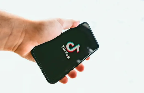 Zaradi negativne pozornosti in priprave zakona TikTok po vsem 
svetu že več mesecev izvaja intenzivno promocijsko kampanjo.