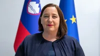 Vesna Humar, državna sekretarka in občinska svetnica:  “Še vedno 
mislim enako kot ob kandidaturi, da moje delo na področju 
odnosov s Slovenci v zamejstvu in po svetu ni v nobenem konfliktu 
interesov in ni nobenega tveganja korupcije, če hkrati opravljam 
tudi delo občinske svetnice.”