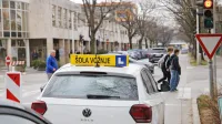 Kdor hitro opravi izpit, plača denimo tisoč evrov, mimogrede pa 
znese tudi do 2000  ali več.