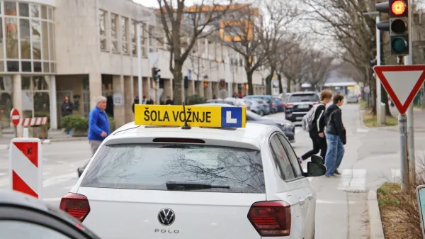 Kdor hitro opravi izpit, plača denimo tisoč evrov, mimogrede pa 
znese tudi do 2000  ali več.
