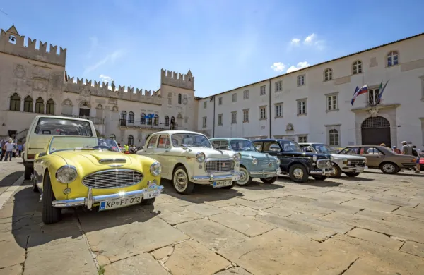 S tradicionalnim srečanjem starodobnikov bo društvo Adria 
Classic Koper odprlo sezono užitkarskih voženj. 