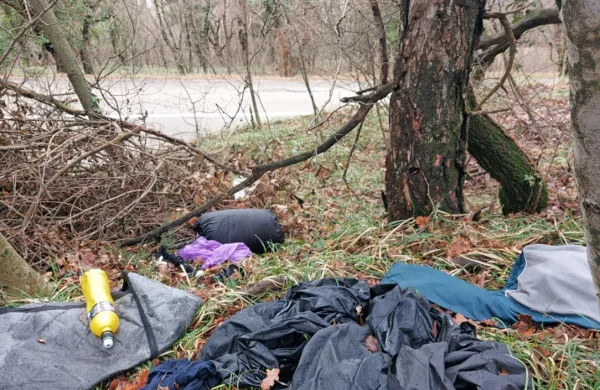 Za pripravo čistilne akcije so se odločili zaradi vse večje količine 
odpadkov, ki se nabirajo na migrantskih poteh.