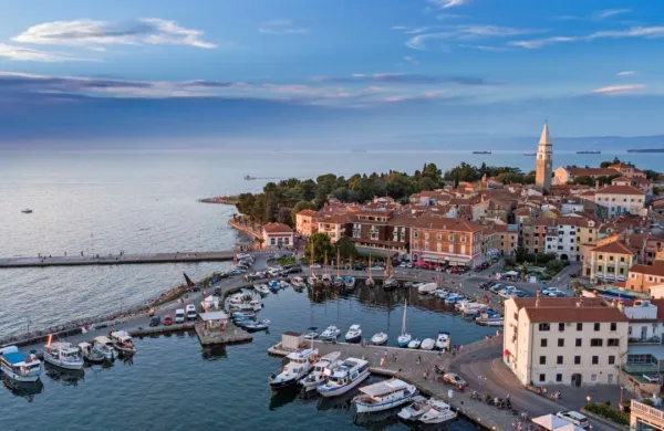 Izolanke in Izolani bodo  v slovenskem pravopisu končno našli 
svoje mesto. 