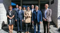 V Luki Koper so z ministroma odprli  ključna vprašanja, zlasti  glede 
naložb v posodobitev slovenskega železniškega omrežja, ki je 
osnovni pogoj za razvoj pristanišča.