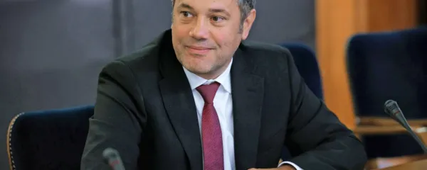Minister za Slovence v zamejstvu in po svetu Matej Arčon pravi, da 
doma sam kuha med vikendom. “Če mi službene obveznosti 
dopuščajo, pa tudi med tednom. Najboljši v vladi!