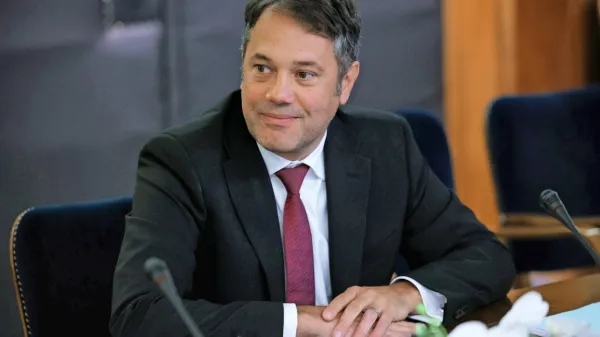 Minister za Slovence v zamejstvu in po svetu Matej Arčon pravi, da 
doma sam kuha med vikendom. “Če mi službene obveznosti 
dopuščajo, pa tudi med tednom. Najboljši v vladi!