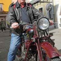 Koprčan Slavko Dobrin na svojem moto guzziju iz leta 1932