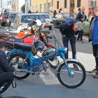 (FOTO) Na trg so prihrumeli starostniki v odlični formi