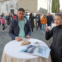 (FOTO) Na trg so prihrumeli starostniki v odlični formi