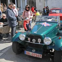 (FOTO) Na trg so prihrumeli starostniki v odlični formi