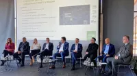 V Postojni so o zagatah pri poslovanju in razvoju razpravljali (z 
desne): Robert Rakar, Danilo Kobal, Aleš Vesel, Drago Kavšek, Jure 
Thaler, Robi Košir, Ana Le Marechal Kolar, Dejan Židan in Andreja 
Katič.  