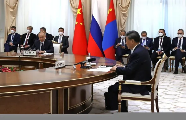 Ruski predsednik je ponovno obtožil ZDA, da skušajo omejiti 
Rusijo in Kitajsko, ter se zahvalil Xiju za objektivno in nepristransko stališče Pekinga do vojne v Ukrajini.
