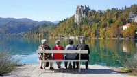 Z mehkimi metodami, kot so bonusi in malusi, se je upokojitvena 
starost v zadnjih desetih letih povišala v povprečju za več kot dve 
leti. 