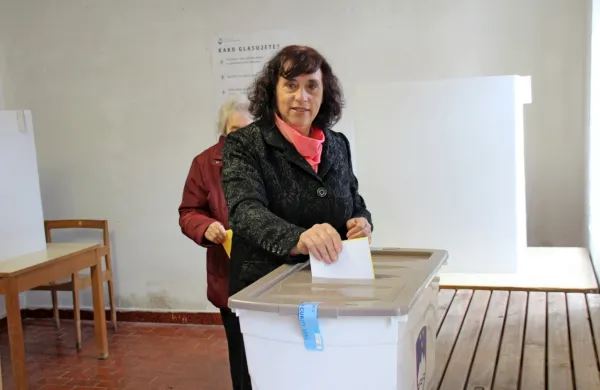 Alenka Štrucl Dovgan je na zadnjih volitvah slavila zmago z zgolj 
22 glasovi prednosti pred Robertom De Lucio. 