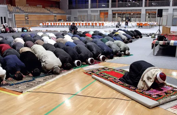 Islamska skupnost v RS je za čas ramazana pripravila program, ki 
ga bo izvajala tudi na Primorskem - v Postojni, Sežani, Ajdovščini, 
Novi Gorici, Kopru in Izoli.