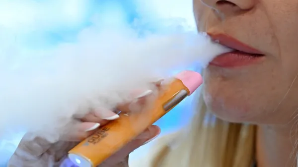 Arome v e-cigaretih  zmanjšujejo zaznavanje škodljivosti in hkrati 
naredijo izdelek bolj privlačen, zato bodo poslej prepovedane. 