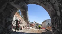 Hitrost izvedbenih gradbenih del na trasi drugega tira ni ustrezna, zato je direktor 2TDK izgubil zaupanje 
pri ministrici Alenki Bratušek in tudi pri nadzornem svetu.