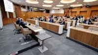 V občini Hrpelje-Kozina opozarjajo, da bi ji  na zadnjih volitvah v 
državni svet pripadal dodaten elektor, skupno torej dva, kar pa bi 
lahko vplivalo na volilni izid.
