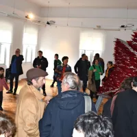 V koprski galeriji Loža so minulo soboto otvorili razstavo Trg 
ravnodušnih Nemanje Cvijanovića. 