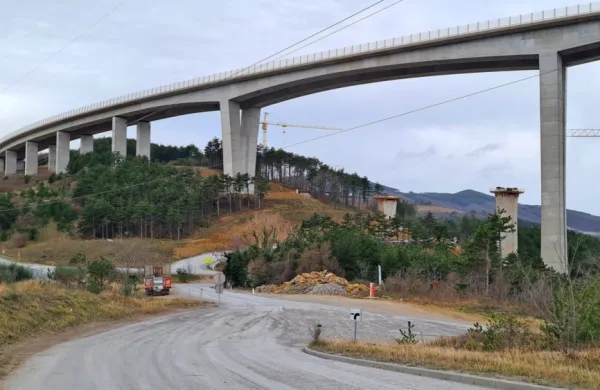 Približno na tej lokaciji namerava koprska občina urediti vstopno 
točko za raziskovanje Kraškega roba in zelenega podeželja.