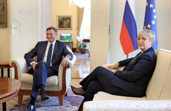 Borut Pahor je ob izteku predsedniškega mandata pomilostil 
Ukrajinko Alono Nikitno, Nataša Pirc Musar a svojo prvo pomilostitev namenila Ukrajincu Valeriiju Arakcheievu. 