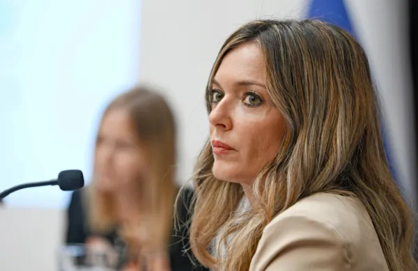 Andreja Čmaj Fakin je ministru Danijelu Bešiču Loredanu včeraj 
ponudila svoj odstop. 