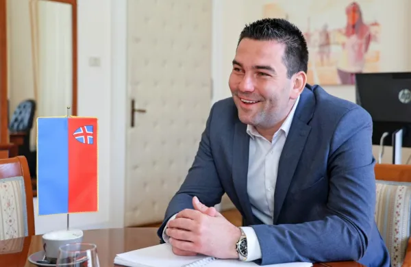 Andrej Korenika je včeraj obrnil stoti dan županovanja. 