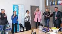 Zdravica ob  srečanju na Primorskih novicah: (z leve) Denis Sabadin, Stanko Močnik, Silva Ferletič s psičko Nali, Majda Smrekar, Larisa Štoka, koordinatorica akcije Petra Vidrih, Janez Pavčnik in Vesna Krošlin Grlj  