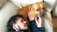 24-letni Liam Backer prihaja iz Dekanov. Družbeni aktivizem 
dojema kot svoje poslanstvo. 