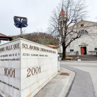 V čast tisočletnici prve omembe Solkana so leta 2001 postavili spomenik. 