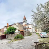 V neposredni bližini placa je več zanimivih skritih kotičkov. 