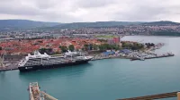 Jutri bo v Koper priplula prva potniška ladja, skupaj pa bo letos 
mesto obiskalo 81 plavajočih hotelov.